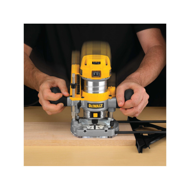 DEWALT Felsőmaró 900 W D26203