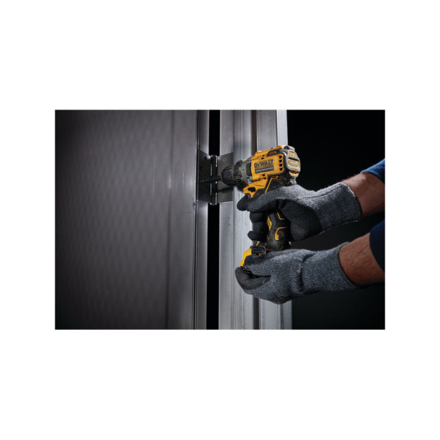 DEWALT Akkus fúrócsavarozó 12 V szénkefe nélküli (2 x 2,0 Ah akku + töltő) DCD701D2