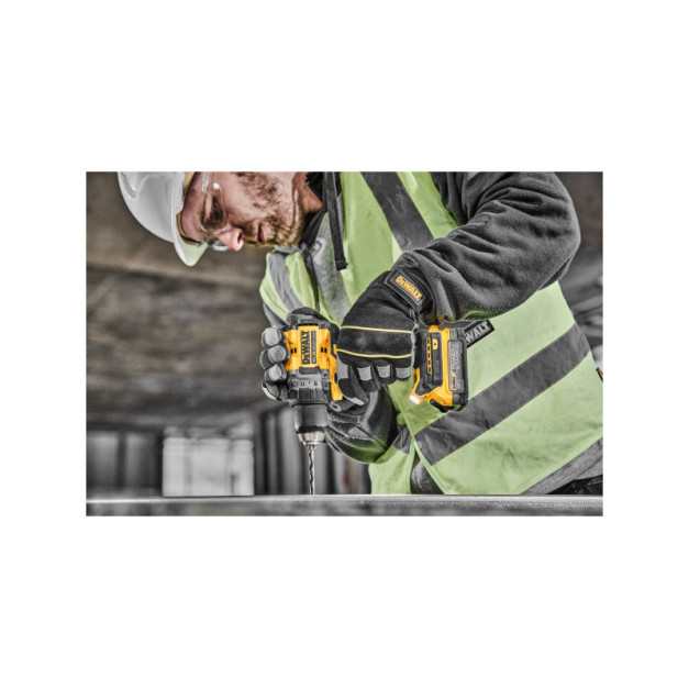 DEWALT Akkus fúrócsavarozó 18 V szénkefe nélküli (akku + töltő nélkül, TSTAK) DCD800NT