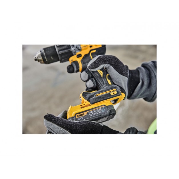 DEWALT Akkus fúrócsavarozó 18 V szénkefe nélküli (2 x 1,7 Ah akku + töltő + TSTAK) DCD805E2T