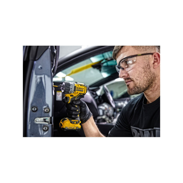 DEWALT Akkus csavarozó 12 V szénkefe nélküli (2 x 2,0 Ah akku + töltő) DCF601D2
