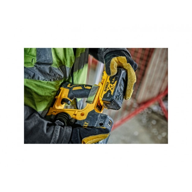 DEWALT Akkus fúrókalapács 18 V szénkefe nélküli (2 x 5,0 Ah akku + töltő + TSTAK) DCH274P2T