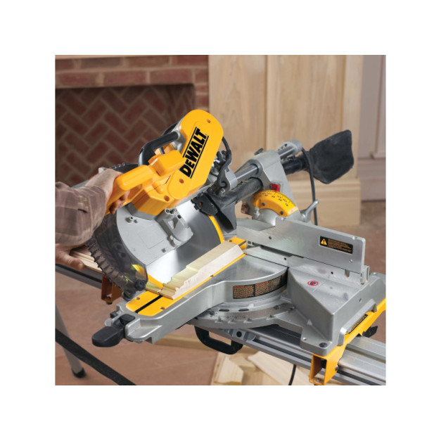 DEWALT Gérvágó 1675 W DWS780