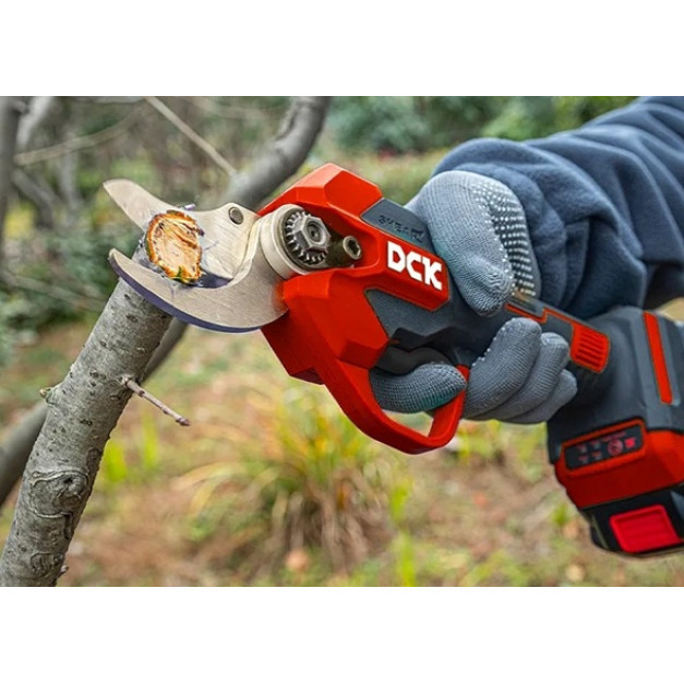 DCK Akkus metszőolló 35 mm szénkefe nélküli 20 V (1 x 2,0 Ah akku + töltő)