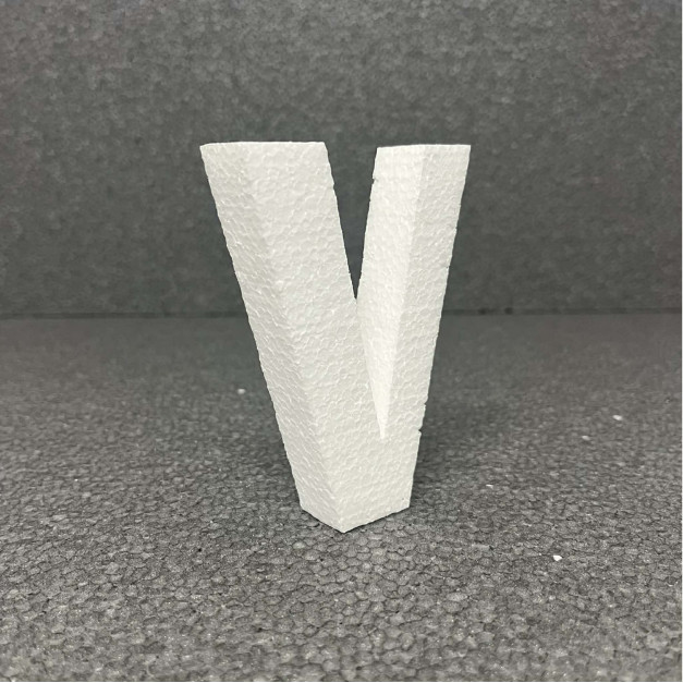 Polisztirol 3D V betű, 11 cm 