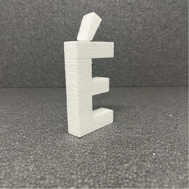 Polisztirol 3D É betű, 11 cm 