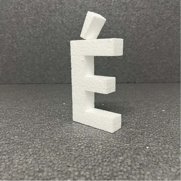 Polisztirol 3D É betű, 11 cm 