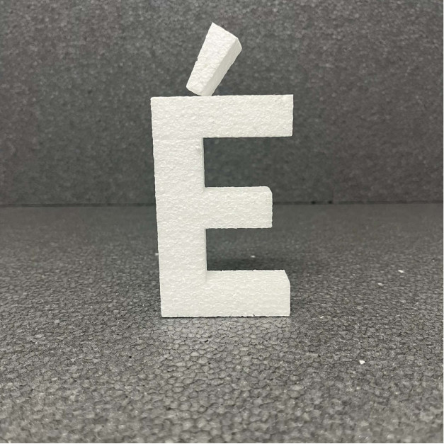 Polisztirol 3D É betű, 11 cm 